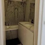 Private Bedrooms In A Shared House Without An Elevator In Bairro Alto 民宿 Lisboa