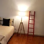 Private Bedrooms In A Shared House Without An Elevator In Bairro Alto 民宿 Lisboa