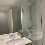Séjour chez l'habitant Private Bedrooms In A Shared House Without An Elevator In Bairro Alto *