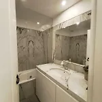 Private Bedrooms In A Shared House Without An Elevator In Bairro Alto リスボン