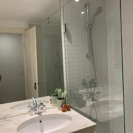 Kwatera prywatna Bedrooms In A Shared House In Bairro Alto Praca Camoes *