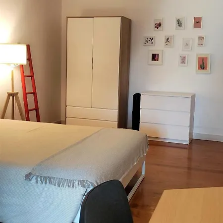 Kwatera prywatna Bedrooms In A Shared House In Bairro Alto Praca Camoes Lizbona