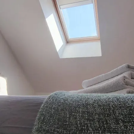 Kwatera prywatna Bedrooms In A Shared House In Bairro Alto Praca Camoes Lizbona