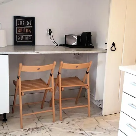 Private Bedrooms In A Shared House Without An Elevator In Bairro Alto Lizbona