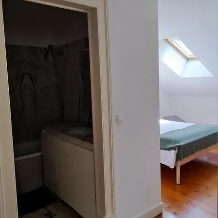 Bedrooms In A Shared House In Bairro Alto Praca Camoes * Lizbona