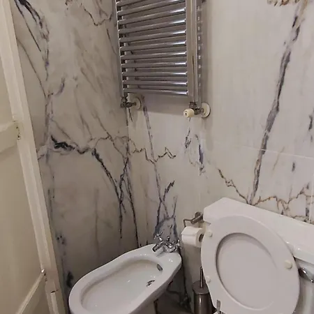 Kwatera prywatna Bedrooms In A Shared House In Bairro Alto Praca Camoes *