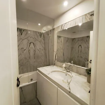 Private Bedrooms In A Shared House, No Elevator, In Bairro Alto Lisboa