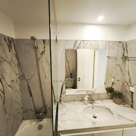 منزل للإقامة Private Bedrooms In A Shared House, No Elevator, In Bairro Alto Lisboa