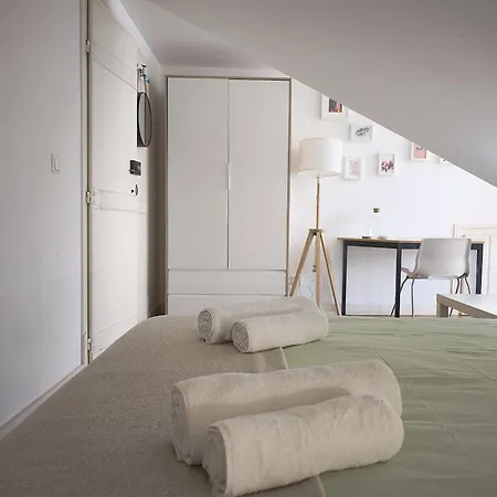 منزل للإقامة Private Bedrooms In A Shared House, No Elevator, In Bairro Alto *