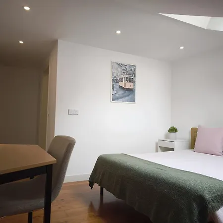 Private Bedrooms In A Shared House, No Elevator, In Bairro Alto منزل للإقامة