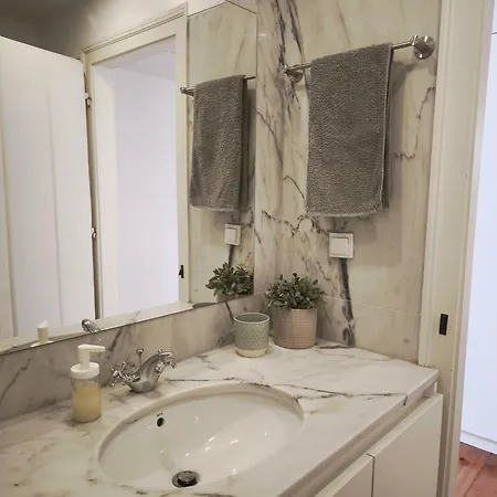 Private Bedrooms In A Shared House, No Elevator, In Bairro Alto منزل للإقامة