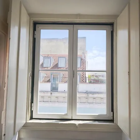 Private Bedrooms In A Shared House, No Elevator, In Bairro Alto *