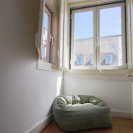 Private Bedrooms In A Shared House, No Elevator, In Bairro Alto Lisboa