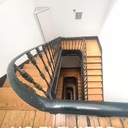 منزل للإقامة Private Bedrooms In A Shared House, No Elevator, In Bairro Alto