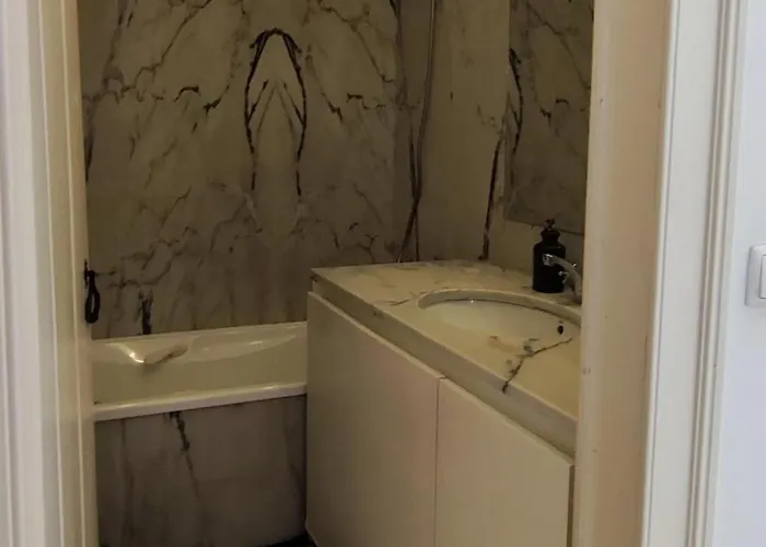 Bedrooms In A Shared House In Bairro Alto Praca Camoes منزل للإقامة Lisboa