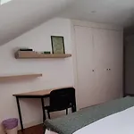 Δωμάτια σε οικογενειακή κατοικία Private Bedrooms In A Shared House Without An Elevator In Bairro Alto