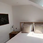 Private Bedrooms In A Shared House Without An Elevator In Bairro Alto * Лісабон
